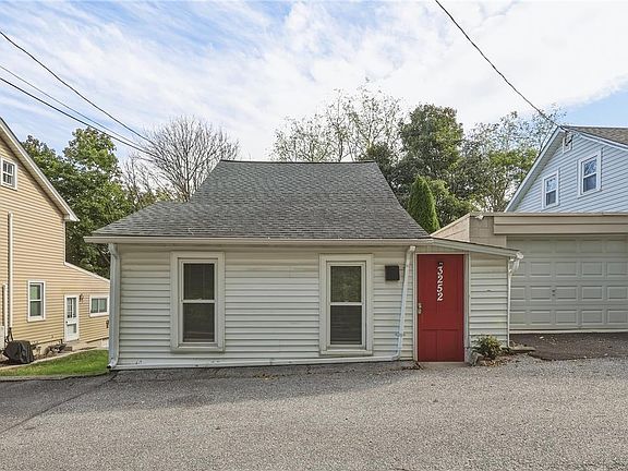 3rd image of 3252 Quarry St