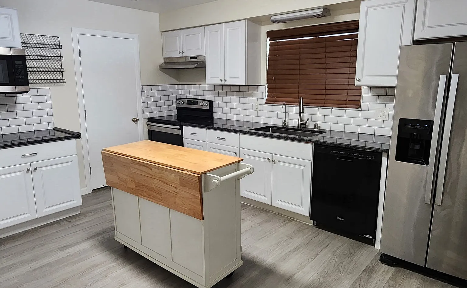 3 bed, 1200 sqft, $1,850 — Photo 3