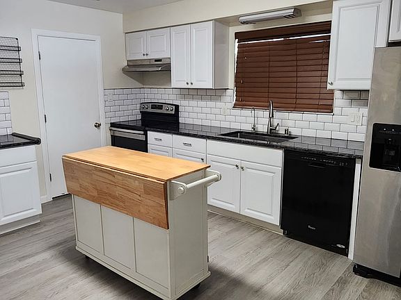 3rd image of 124 Prince Ln