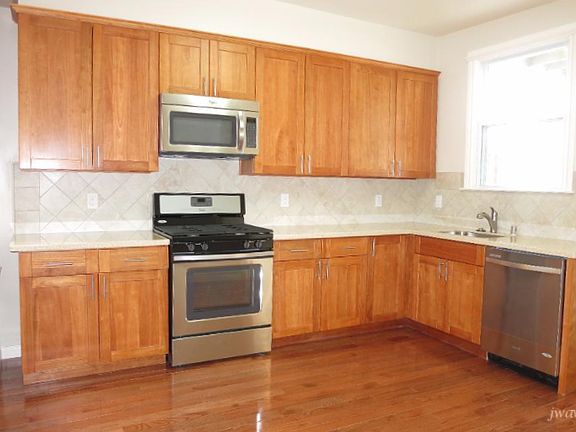2nd image of 542 Lombard St #A