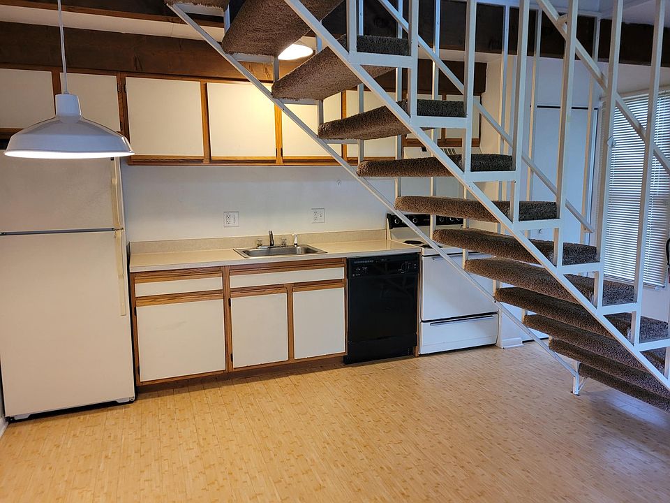 2nd image of 10 Willow Rdg