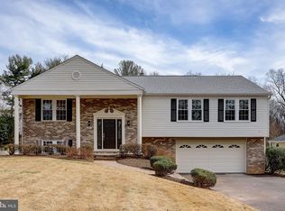 2901 Hideaway Rd, Fairfax, VA 22031