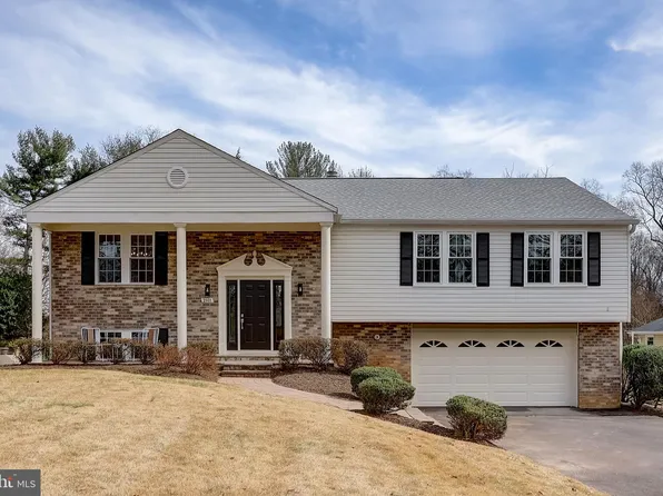 2901 Hideaway Rd, Fairfax, VA 22031