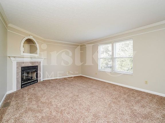 3rd image of 81 Roxbury Dr