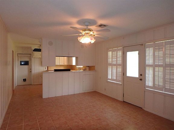 4th image of 1570 Longfellow Dr