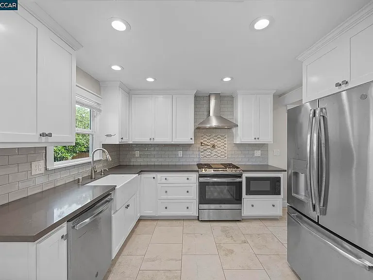 2910 Almond St #1 — Photo 1
