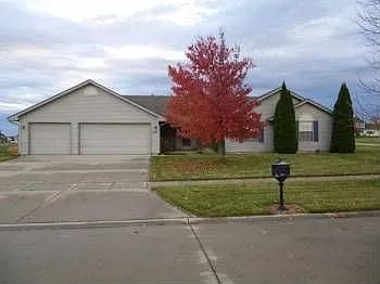 500 Chestnut Dr photo 1