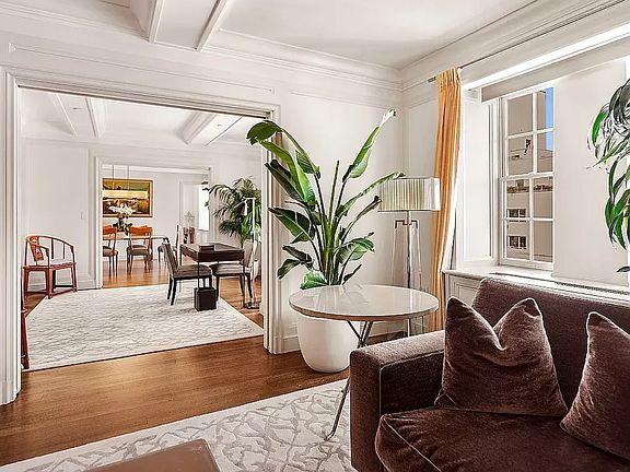 3rd image of 25 E 77th St #1503