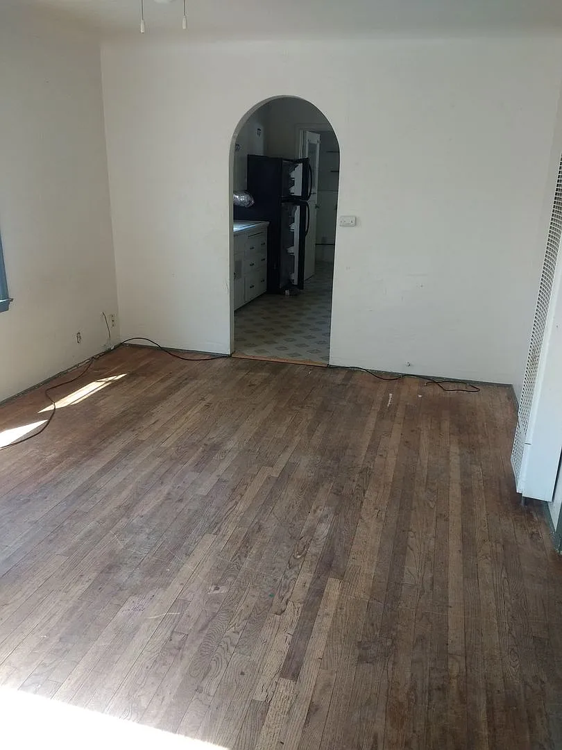 Building Photo - 117 Follett St