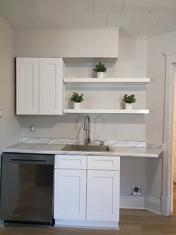 3 bed, 1000 sqft, $1,300 — Photo 1