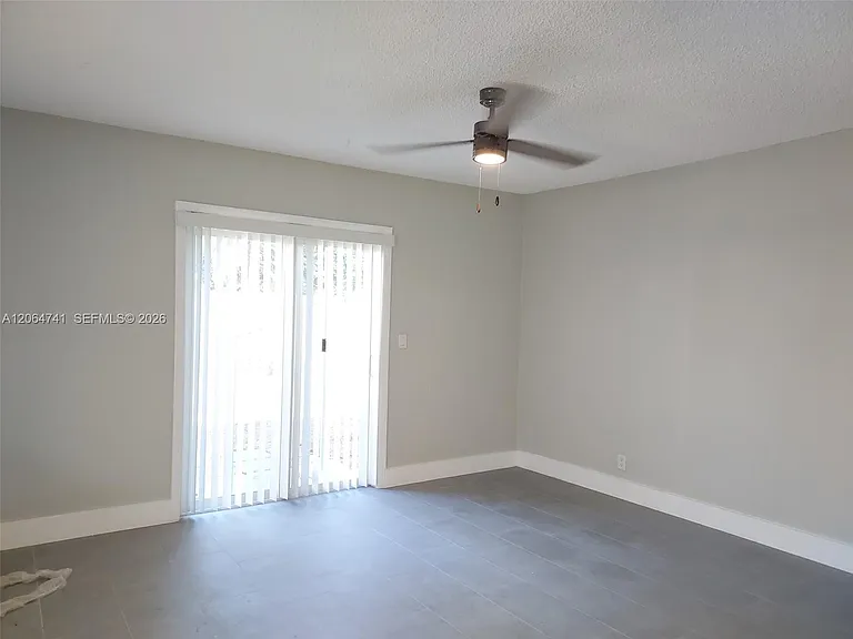 808 SW 14th Ter #4 — Photo 2