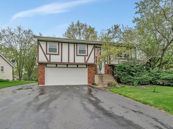 108 Augusta Rd, Oswego, IL 60543