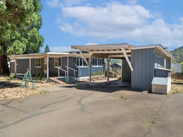 600 SE Edgewood St, Winston, OR 97496