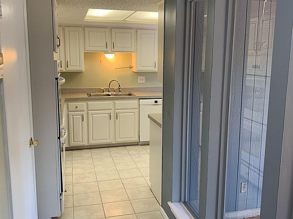 5th image of 12510 Chateau Forest Ln