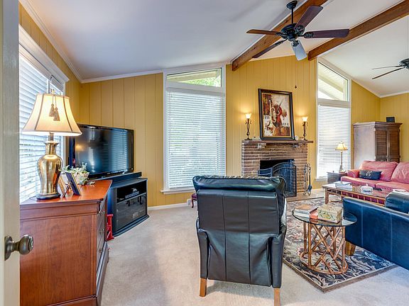 5th image of 209 Woods Dr