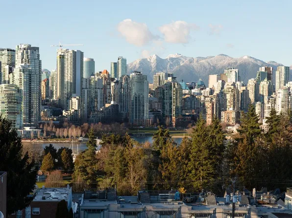 967 W 8th Ave, Vancouver, BC V5Z 1E4