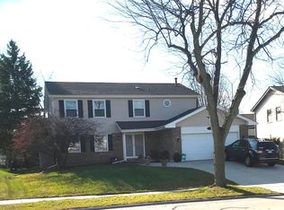 717 Prince Edward Dr, Schaumburg, IL 60193