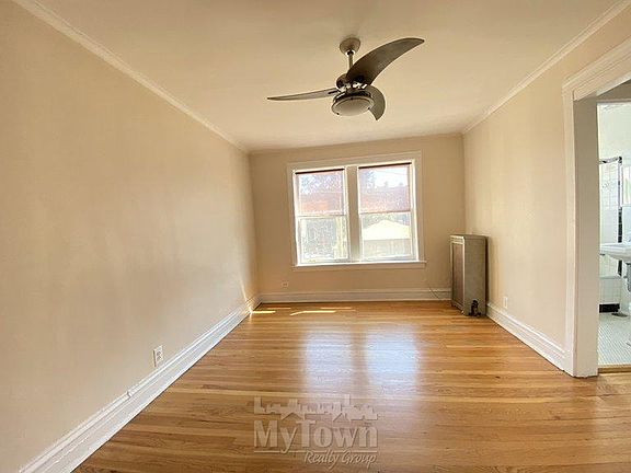 2nd image of 2619 W Gunnison St #G1