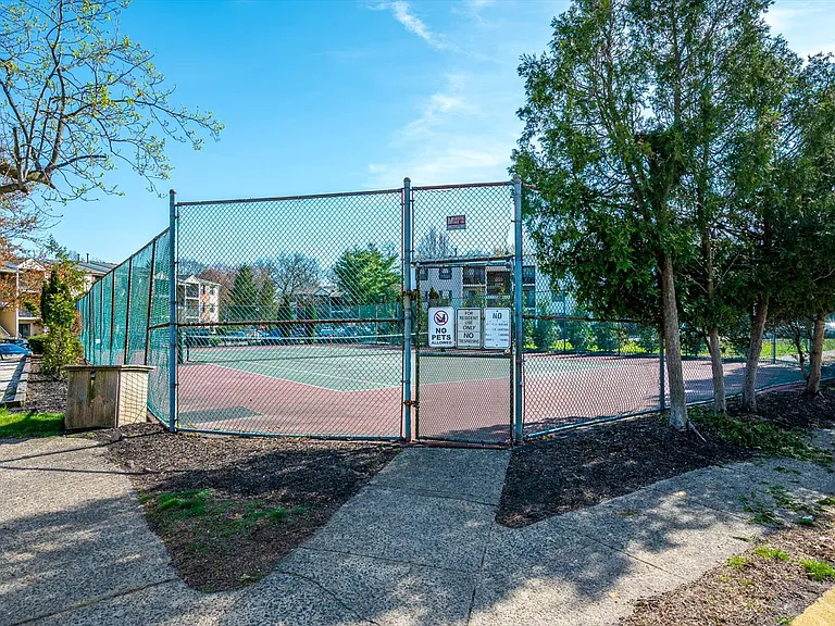 409 Lancaster Ct — Photo 24