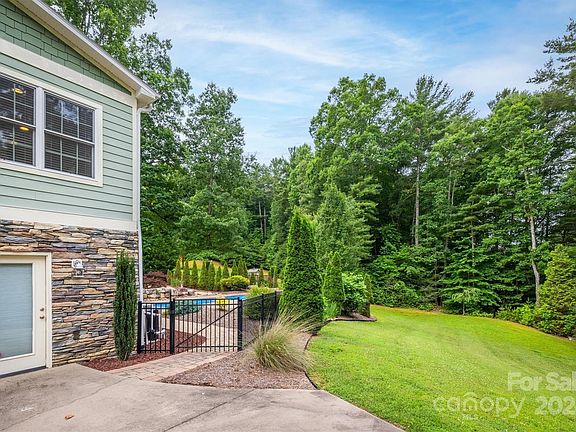3rd image of 100 La Foret Dr