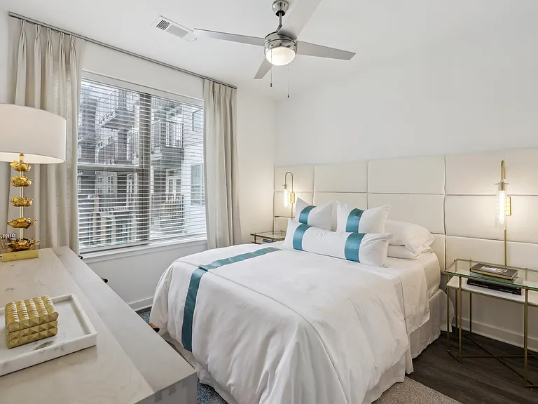 Link Apartments Broad Ave — Photo 12