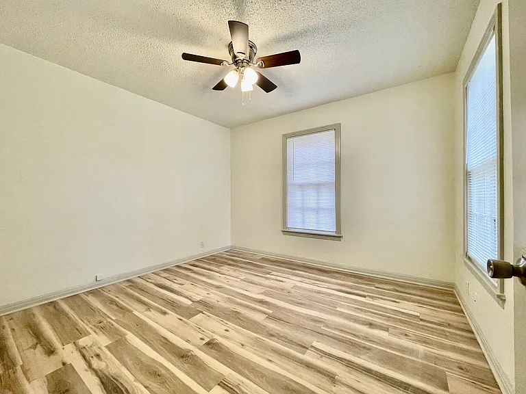 619 Barbara Dr — Photo 12