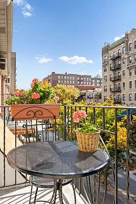 Sold by Compass | media 2