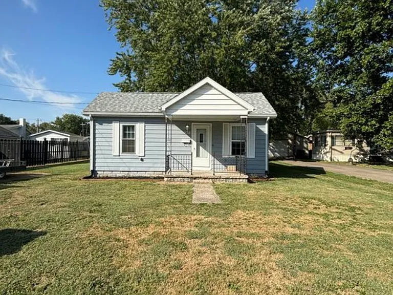 528 W Oak St — Photo 1