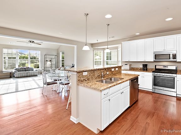4th image of 1053 Broadmoor Dr