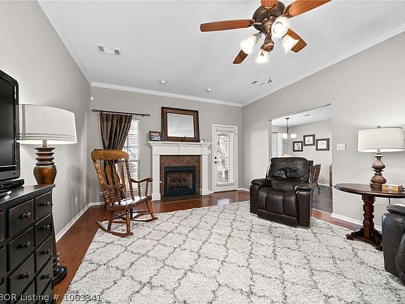 2nd image of 2723 Quarry Dr