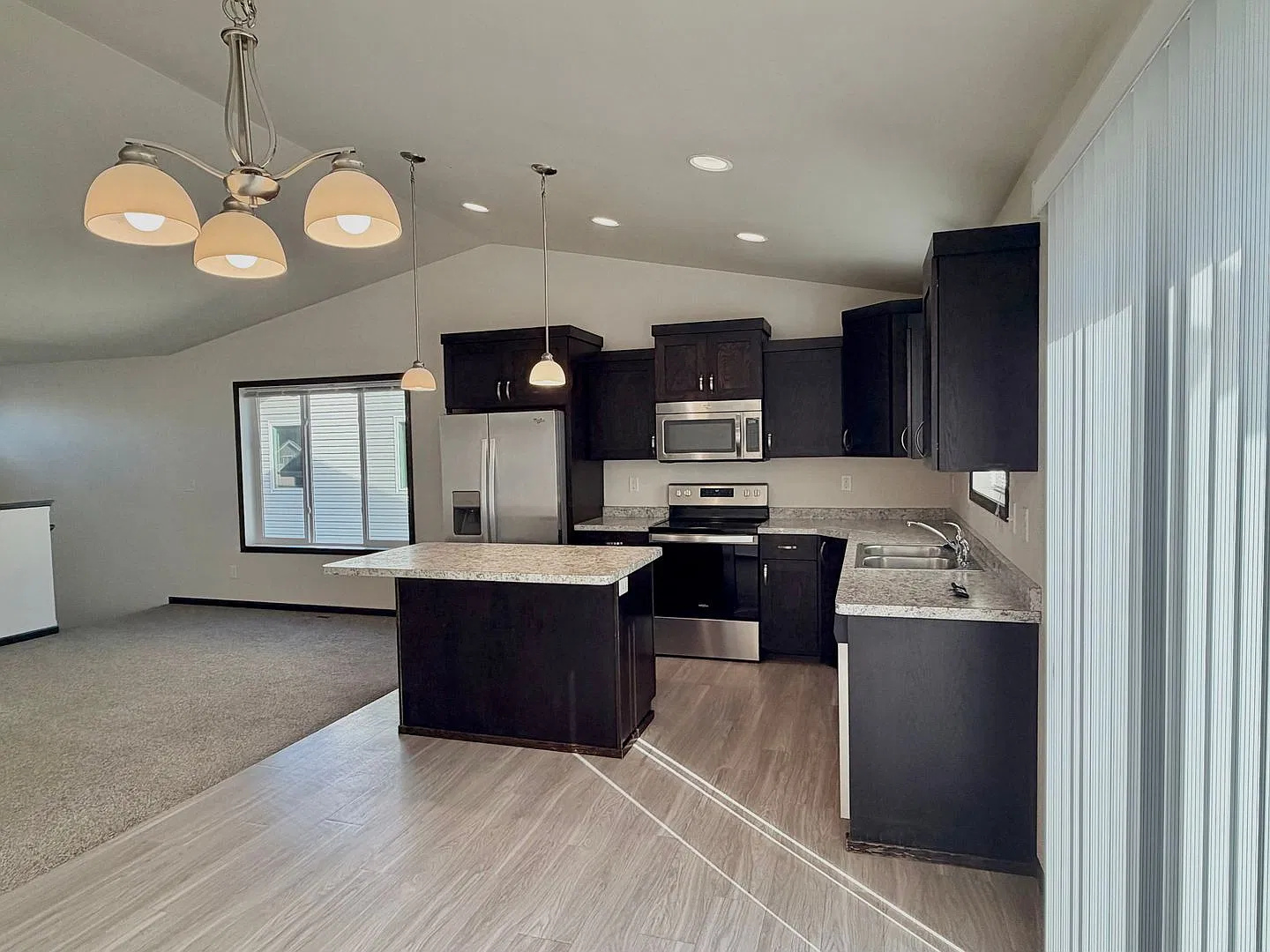4 Bed 3 Bath Single Family Home — Photo 2