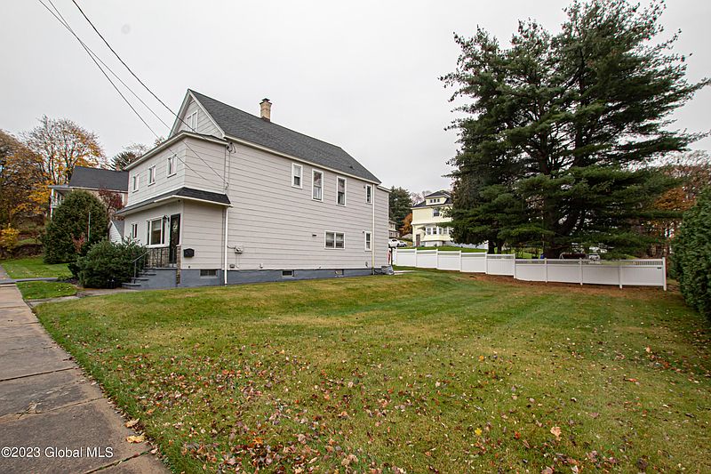 4th image of 9 Bigelow Avenue