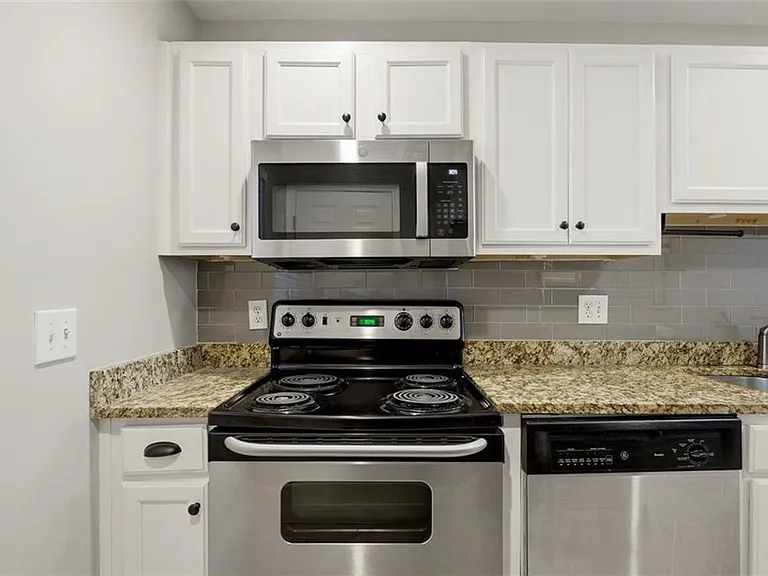 210 Sampson St NE #5 — Photo 15