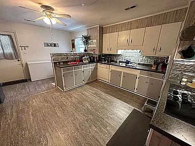 3rd image of 245 Sutton St