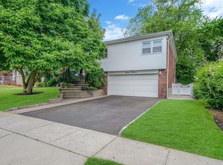 1513 Eric Ln, East Meadow, NY 11554