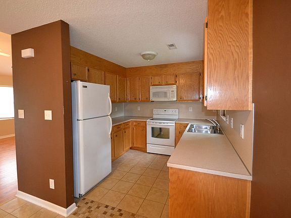4th image of 112 Dundee Ct
