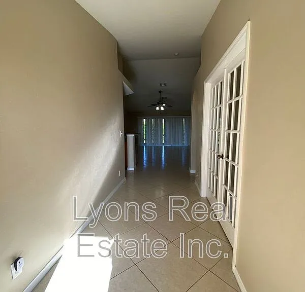 1104 NW 11th Pl — Photo 5