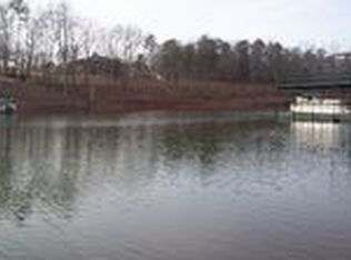 322 Rainbow Ln, Hartwell, GA 30643