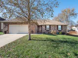 581 S Canterbury Ln, Nixa, MO 65714