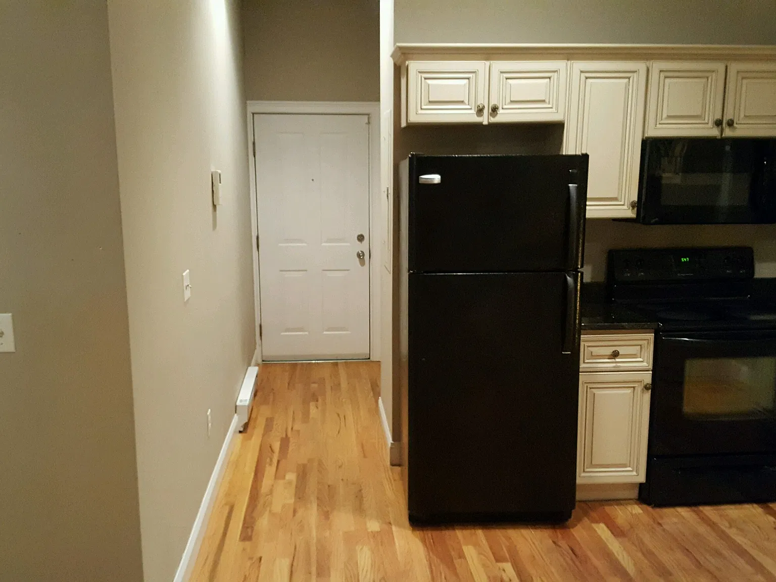 Studio, 550 sqft, $1,600 — Photo 2