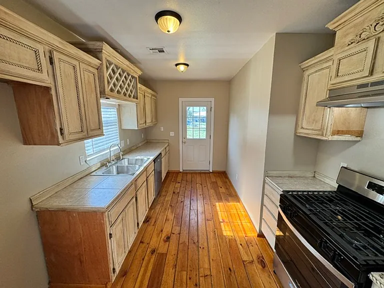 826 W Kansas Ave — Photo 15