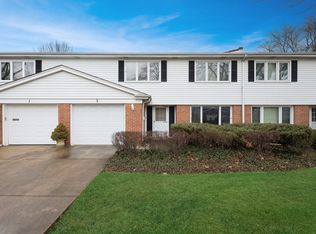 3 S Regency Dr W, Arlington Heights, IL