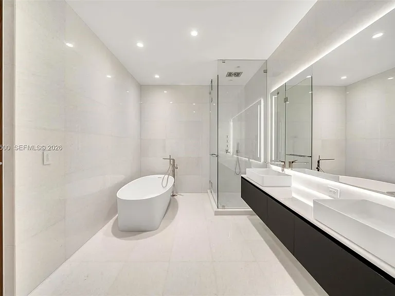 5 Grove Isle Dr — Photo 13