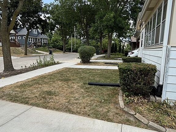 4th image of 1912 S 91st St