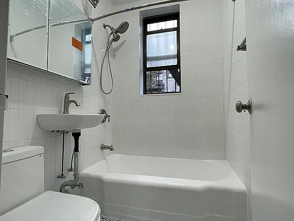 4th image of 330 E 90th St APT 3B