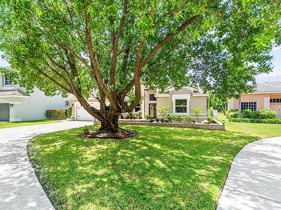 2nd image of 881 Crestview Circle