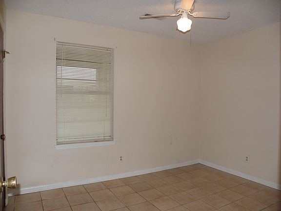 4th image of 341 Dorchester Manor Blvd #B
