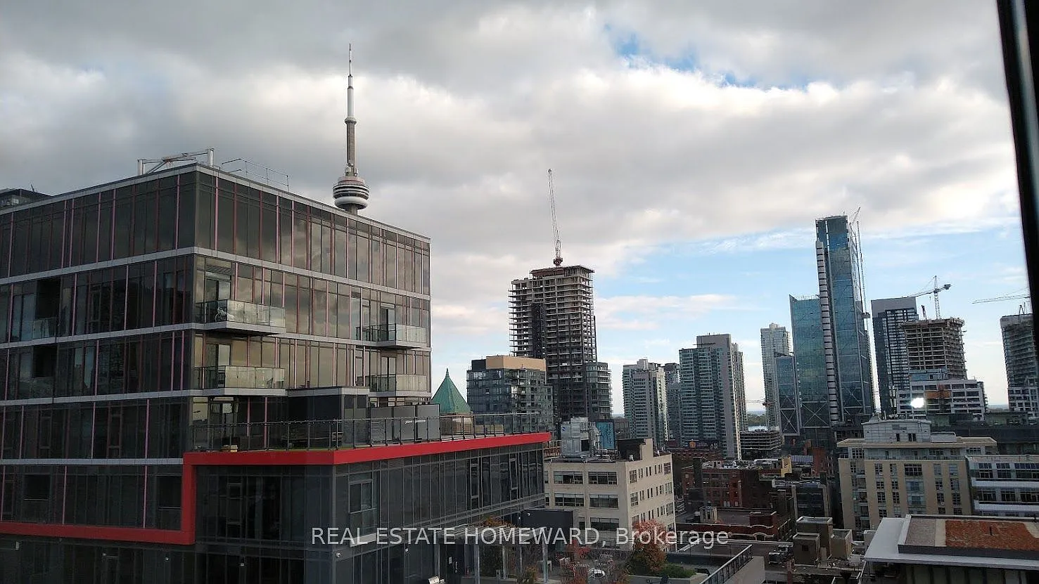 458 Richmond St W — Photo 3