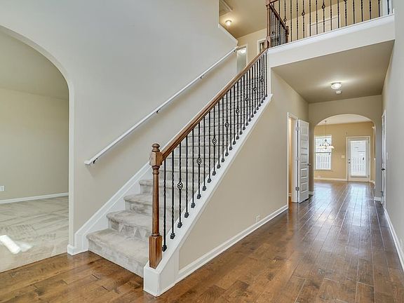 3rd image of 544 Buttonwood Dr