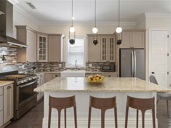 4th image of 2229 Iberville St